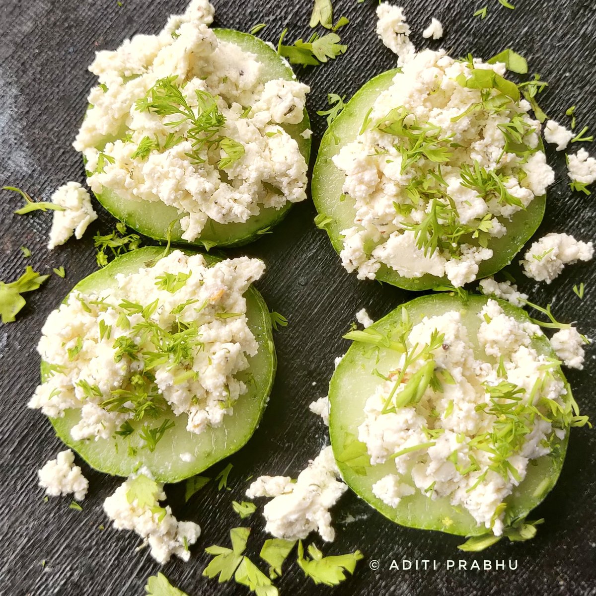 Cucumber and goat cheese bites 

#summersnacks