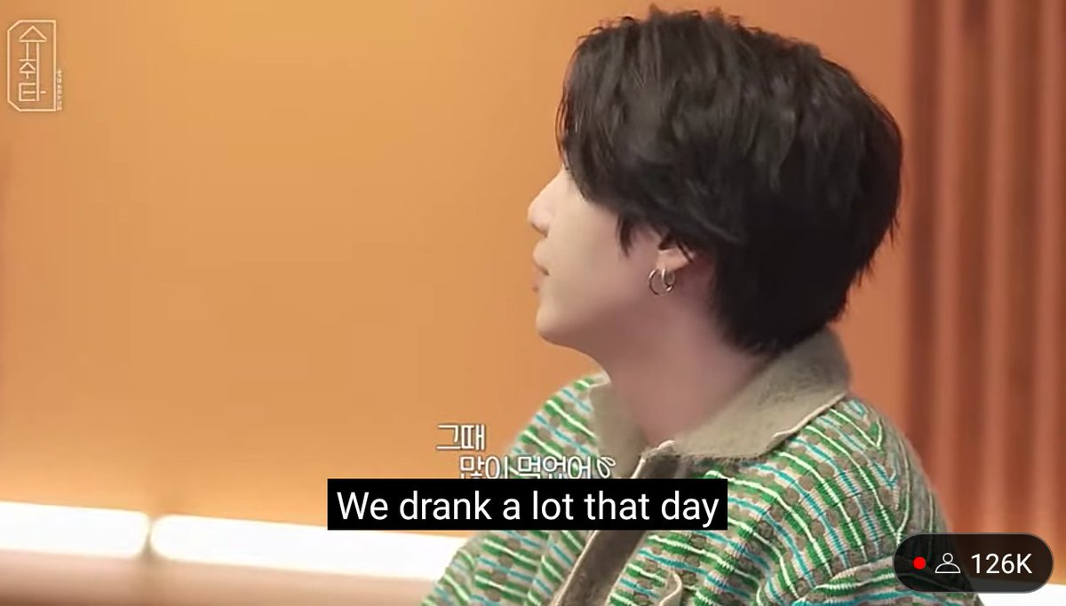 rockstarstae's tweet photo. Yoongi cerita waktu hoshi ke suchwita mereka minum 2 bottle hari itu, terus yoongi bilang kalo hoshi gak inget, dia cuma inget sampe dia dateng ke studio yoongi terus dengerin musiknya tapi setelah itu dia ga inget apa apa https://t.co/SvqYNNzxMx