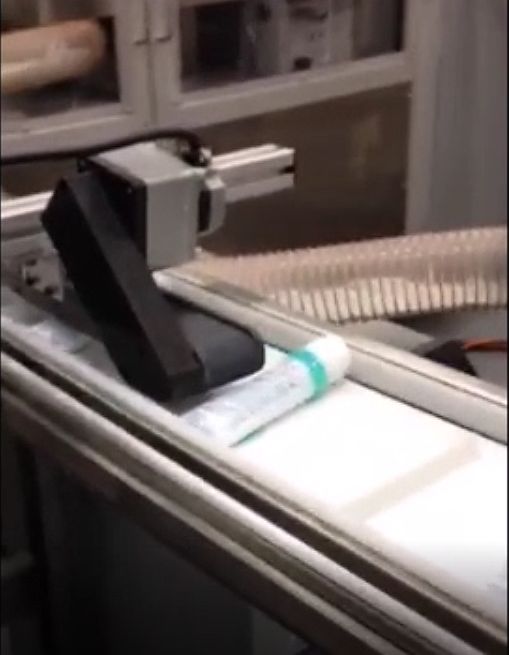 mini_mover's tweet photo. This Mini-Mover LP Series Conveyor is used in "squeeze" mode for package integrity testing on medical gel tubes. Prior to adding the conveyor, an employee would have to squeeze each tube by hand.  #medicalpackaging #conveyorautomation #minimoverconveyors   https://t.co/9xBNpuCGPj https://t.co/KcvlF8x6cL