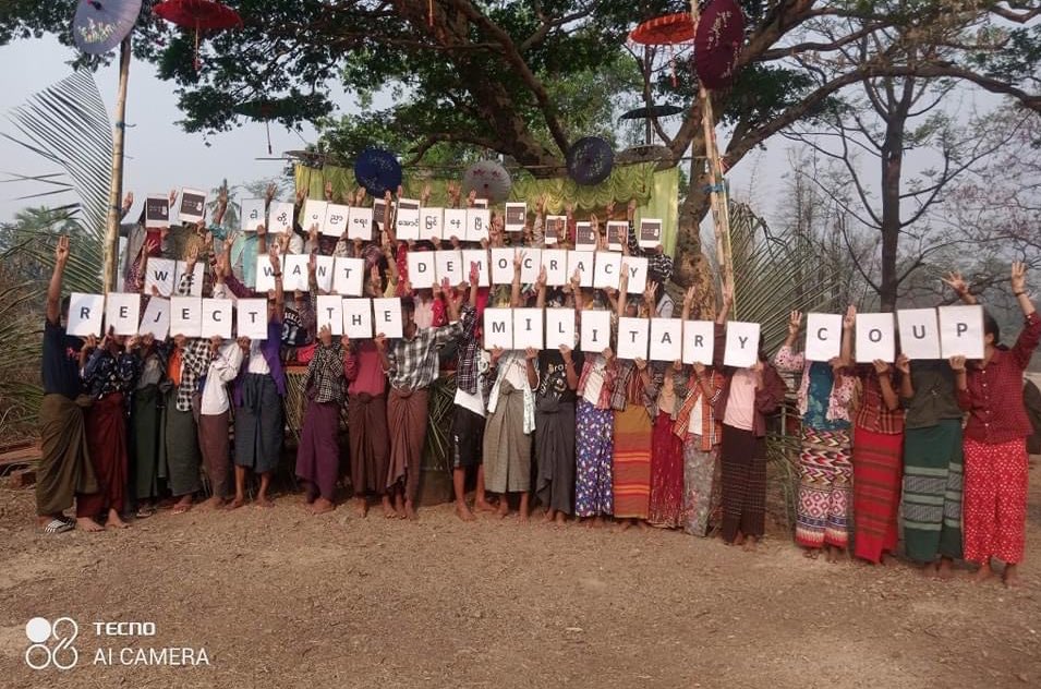 KYITHAR95368969's tweet photo. Pro-democracy people from a village of #Yinmarbin Twp, #Sagaing Region, staged the Revolutionary Thingyan on Apr11.

#WarCrimesOfJunta 
#EndImpunity                
#2023Apr11Coup              #WhatsHappeningInMyanmar https://t.co/FkNnOl0q7B