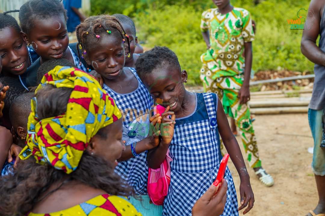 YiwoZone's tweet photo. Pour l'égalité des chances à travers l'éducation des filles rurale Rejoignez  nous  👇

Consultez le formulaire  de bénévolat 👇
https://t.co/PyjPfUm4qE

#ruralgirls  #girlscount
#GirlsAtSchool #LecoleDesmanans   #gratefulthankfulblessed #WomenEmpowerment #Yiwozone https://t.co/X1pOYjSdKL