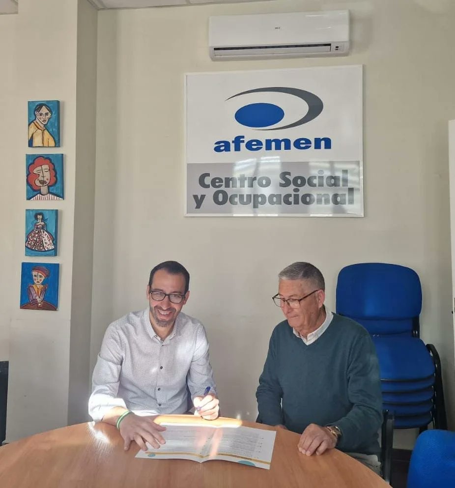 Axsi_Jerez's tweet photo. 👉Andalucía x Sí firma con Afemen y, ha hecho propio, un protocolo de diez medidas que esta asociación demanda y da a conocer.

“Andalucía x Sí trabajará por una ciudad inclusiva asegura el candidato @SantiagoCasal

https://t.co/YPfdeM89TL

#jerezmerecemás https://t.co/Pcjn9pvv78