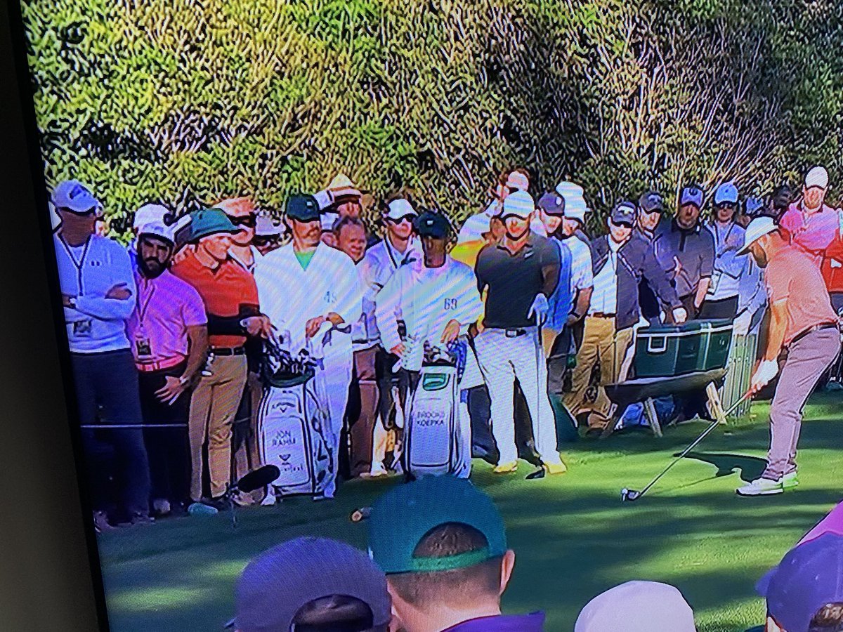 The guy in pink shirt was watching Rahmbo smack that Schiiiiiii……on 15 tee!!
#manolo
<a href="/manoloteachgolf/">Manolo ⛳️</a> 
<a href="/TheMasters/">The Masters</a>