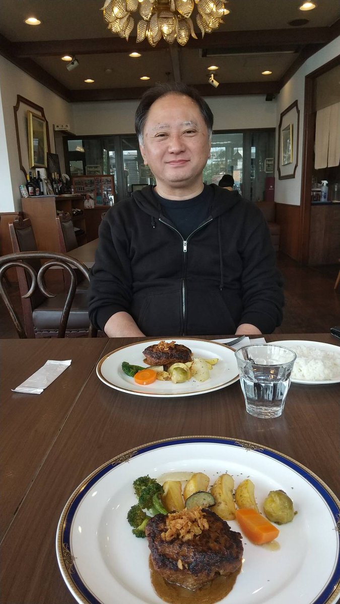 princecancer722's tweet photo. 今日は休みだったので、嫁さんと近くのレストランRischart でハンバーグランチ+ケーキのセットを食べて来ました❗
ハンバーグもケーキ🍰もとても美味しかったです😋
#Rischart #BASEL https://t.co/GC1VuN23Bn