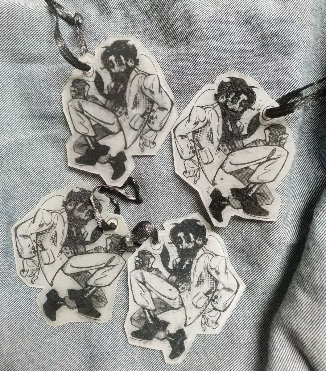 RedactedRachell's tweet photo. black and white #DougRattmann charms/keychains

#portal https://t.co/y4OvVuGJuV