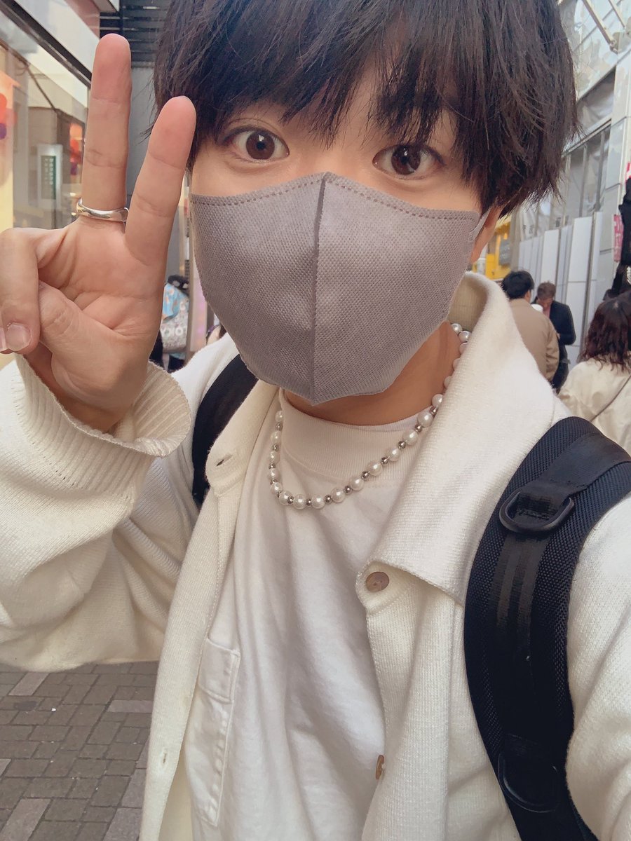 ninosuke0424's tweet photo. 本日は『バナナの神様🍌』アルバイトでした✨

バナナとアーモンドのスムージー飲みました🍌🍫飲みやすくて後味も最高😋

今日も来てくれた方ありがとう‼️
次も沢山の出会いがありますように😉 https://t.co/KYdzLP2DT1