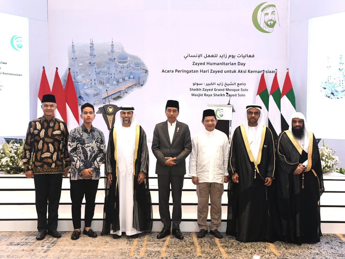 zaa_zizou's tweet photo. Presiden Joko Widodo hadiri peringatan Zayed Humanitarian Day yang digelar di Swis-bel Hotel, Kota Surakarta, Provinsi Jawa Tengah, pada Senin malam, 10 April 2023. https://t.co/YdtxGfpPVG