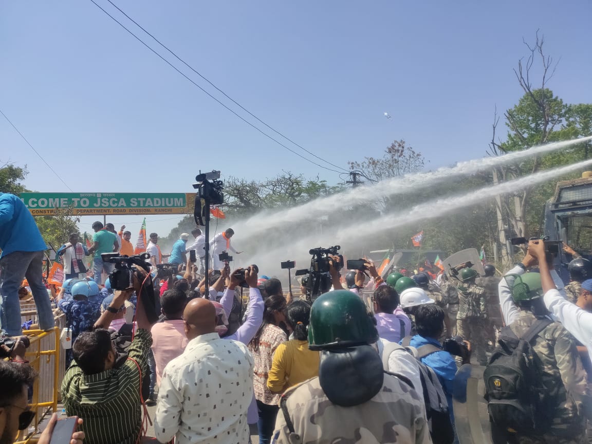 BJP कार्यकर्ताओं पर पुलिस ने किया लाठीचार्ज, सांसद संजय सेठ जख्मी, विधायक समीर उरांव अरेस्ट- Police lathicharged BJP workers, MP Sanjay Seth injured, MLA Sameer Oraon arrested