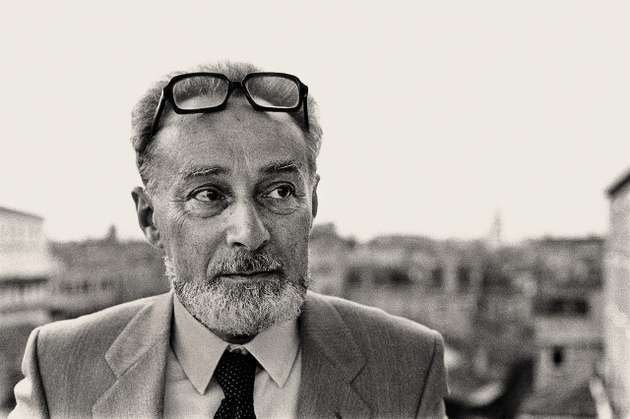 'I am constantly amazed by man's inhumanity to man.'
The lifeless body of Jewish Italian WW2 partisan, author, Holocaust survivor #PrimoLevi was found at the bottom of the stairwell of his apartment building in Turin #Otd in 1987. His death was ruled a suicide.
#11aprile