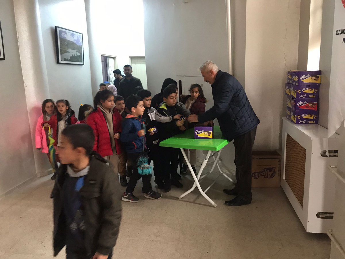 Batman_iktm's tweet photo. Batman Valiliği İl Kültür ve Turizm Müdürlüğü olarak tertip ettiğimiz 5 ilçede 10 çocuk tiyatrosu etkinliğimizde bugün, Masal Ağacı adlı oyunla  Kozluk İlçemizde çocuklarla buluştuk. @batmanvaliligi @m_ihsanaslanli @TCKulturTurizm https://t.co/8QsRdmhNkG