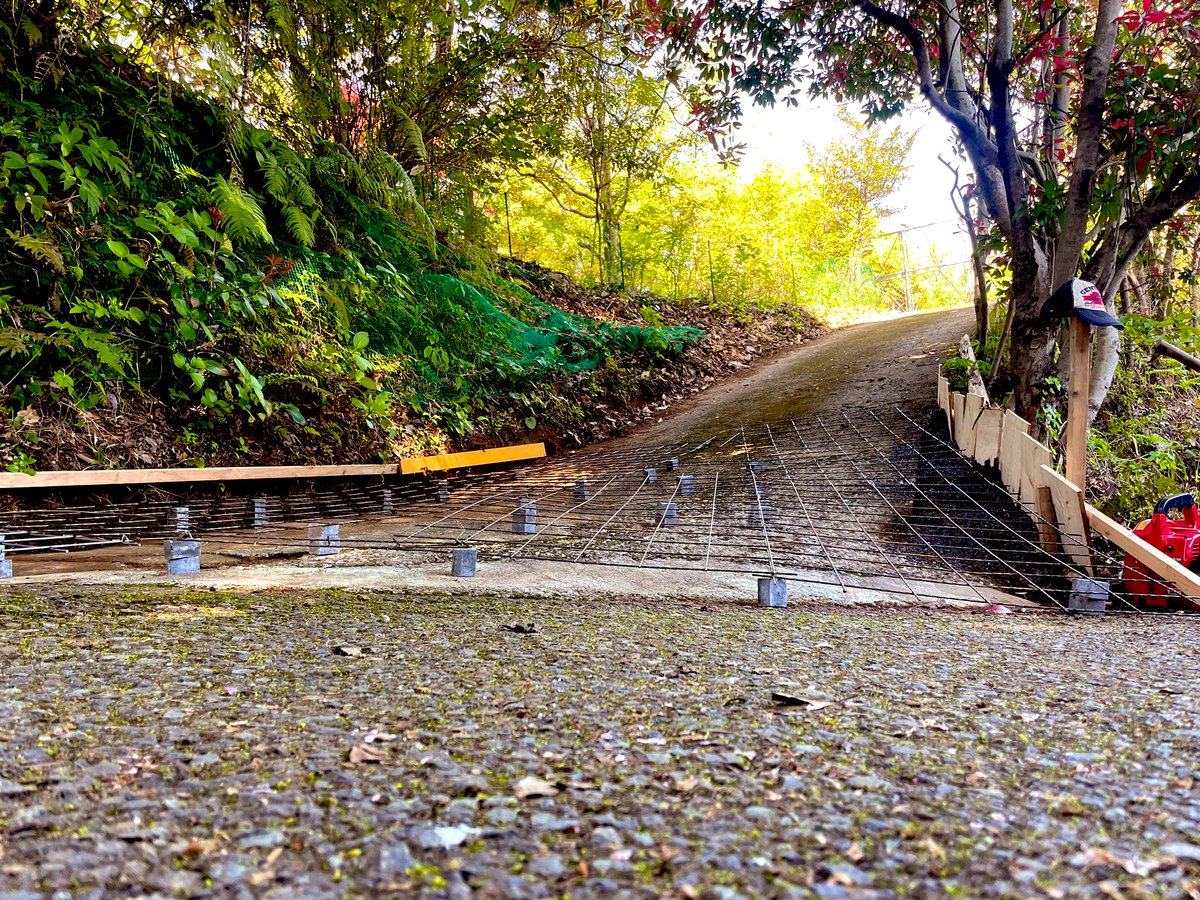 FreeSiteBase's tweet image. 第1BASE『伊豆大川』
長年の懸案事項だったスロープの下擦り💦
これで解消出来たかしら( ˘𖥦˘ )??
 #フリーサイトベース 
 #開拓 
 #セメント・砂・砂利 暫く見たくない😭
Before Afterｵﾜｶﾘｲﾀﾀﾞｹﾀﾀﾞﾛｳｶ