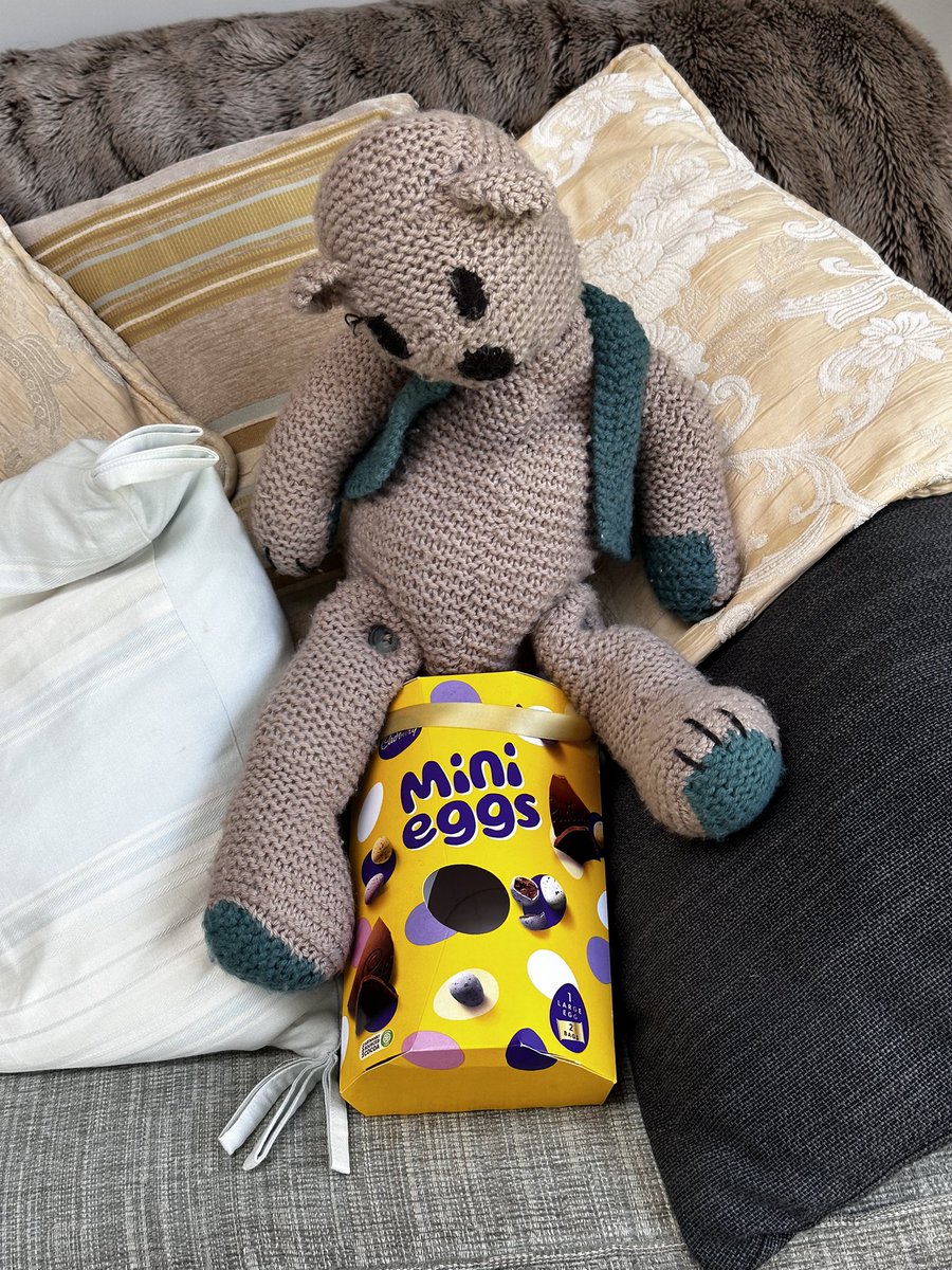 I was so excited to taste my first Easter egg until I realised the box was empty😳 Oh well I’ll just have some yummy honey!😊
Storiesbyalicechambers.com
amzn.to/3CVVj1c
@literallypr @doodlyscribbles @DEWhiteAuthor #childrensbookstagram #childrensbook @DogsthorpeInf