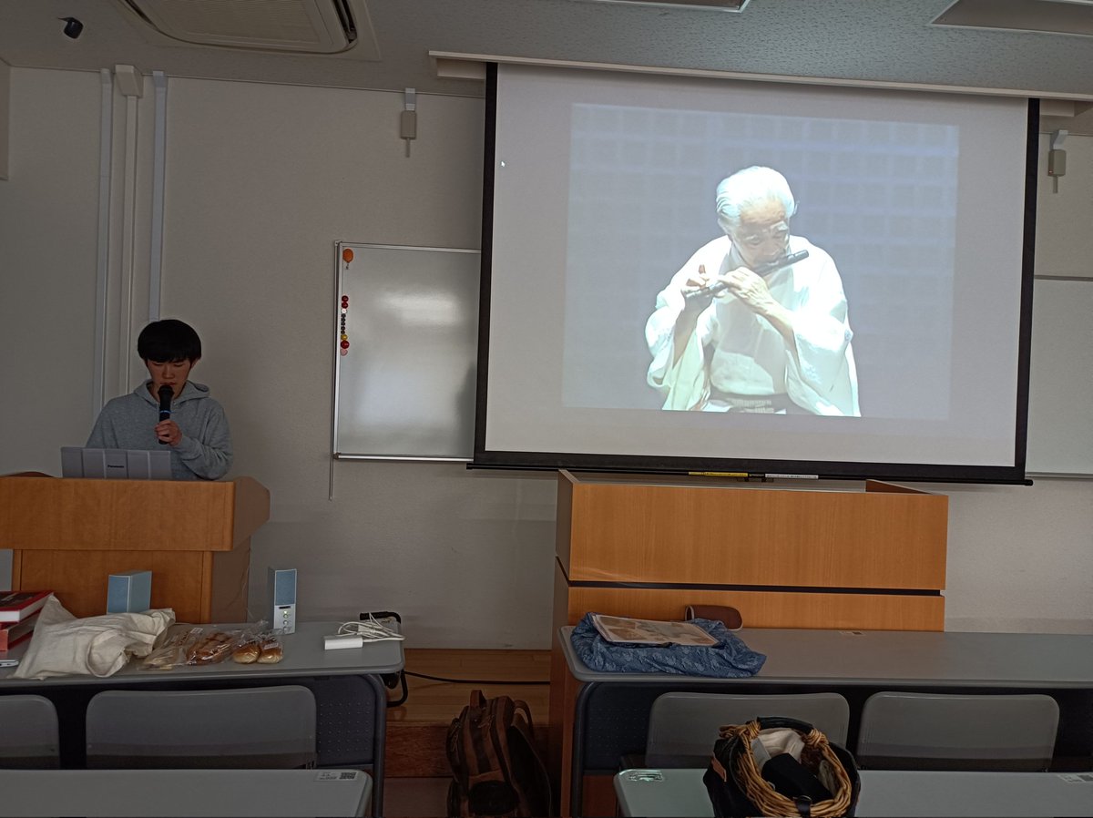 能楽鑑賞会無事に終了しました！
まだまだ改善点は多いですが、自分なりに能楽を伝えられたのが嬉しかったですね！

明日も風姿花伝読書会があるので興味があれば奮ってご参加ください

🌸風姿花伝読書会🌸
11:00~12:00
@教育学部棟3階３A教室
#春から熊大