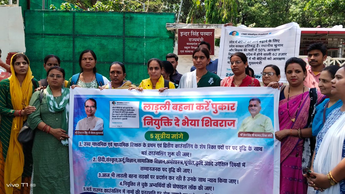 MANOJ23042304's tweet photo. @schooledump @ChouhanShivraj @Indersinghsjp @JansamparkMP माननीय सीएम साहब
कहावत चरितार्थ हो रही है #थोथा_चना_बाजे_घना
अतः #MPTET2018 जो 11 वर्षों बाद
आयोजित हुई जिसमें
आपने #62हजार_पदों पर भर्ती करने का
वादा भी किया था लेकिन @aajtak आप का #वादा_अधूरा है
 #पद_वृद्धि_थर्ड_काउन्सलिंग_2018
शिक्षक भर्ती पूर्ण करें तभी आप का वादा पूरा होगा🙏 https://t.co/KyvcKBuUIg