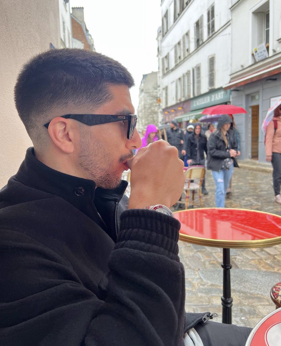 lnstantFoot's tweet photo. Carlos Soler en mode café en terrasse parisienne ☕️ https://t.co/eykximWKd5