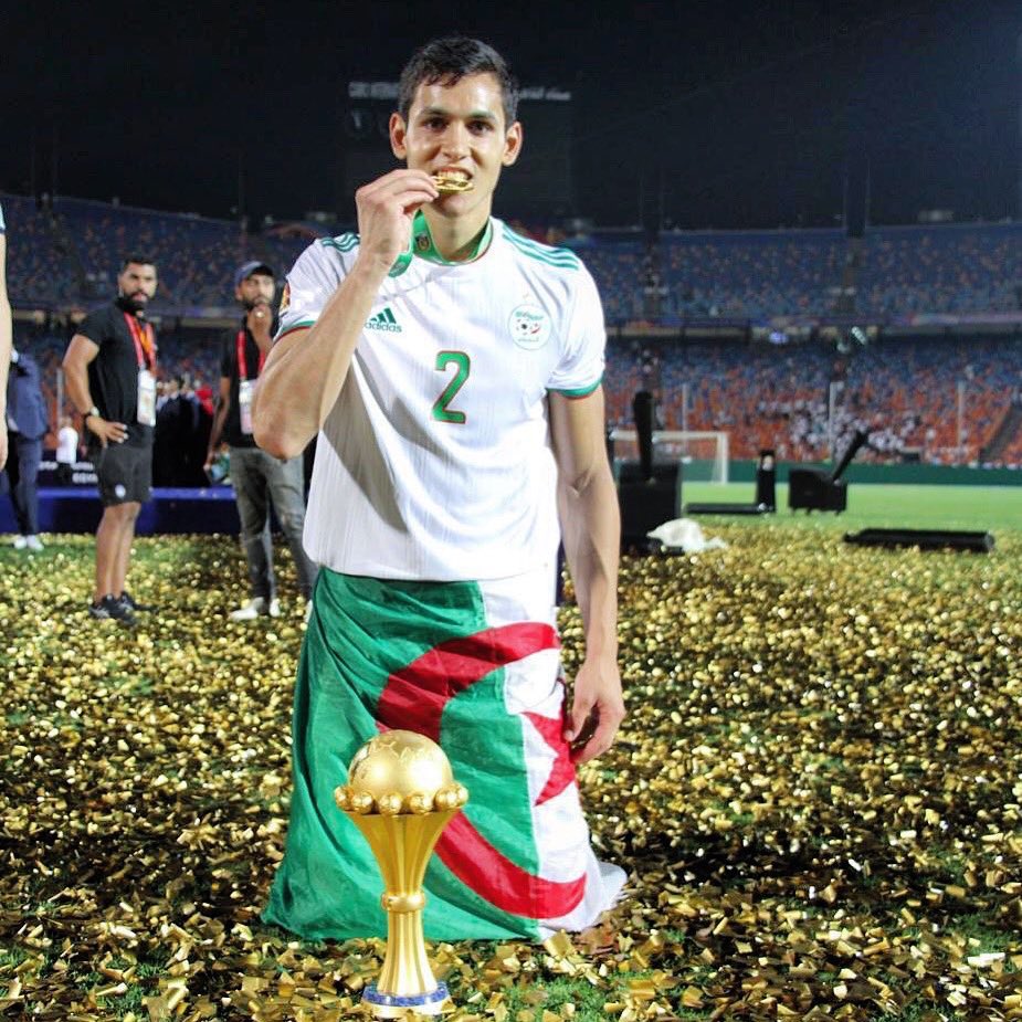 SportssEnzo's tweet photo. 🇩🇿💚🤍#foot #football #crack #crackito #goat #slimani #mahrez #mandi #algerie #algerien #lesverts https://t.co/EMidTZnUsT