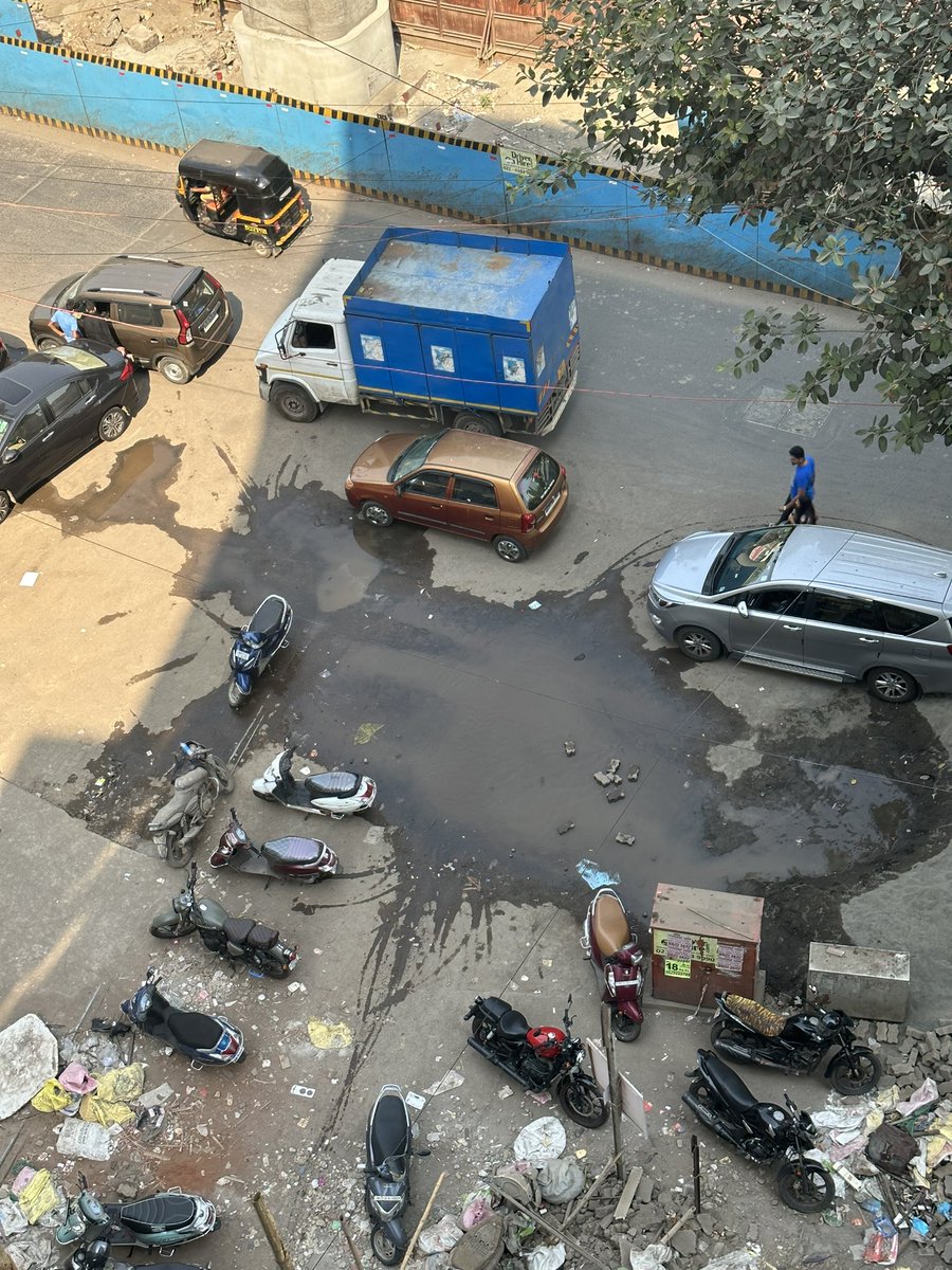 Reporting about the debris and the pipe leakages in front of Destination Building, Chembur, Tilak Nagar 400089 #SwachhBharat #cleanmumbai #aamchimumbai