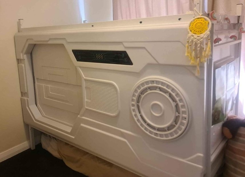 Hazzicat's tweet photo. Ok, just as I think life can't get much cooler.... 
SENSORY POD BED

It even has usb ports and air conditioning!!

#ineedone #autism https://t.co/g6dMjLdVcy