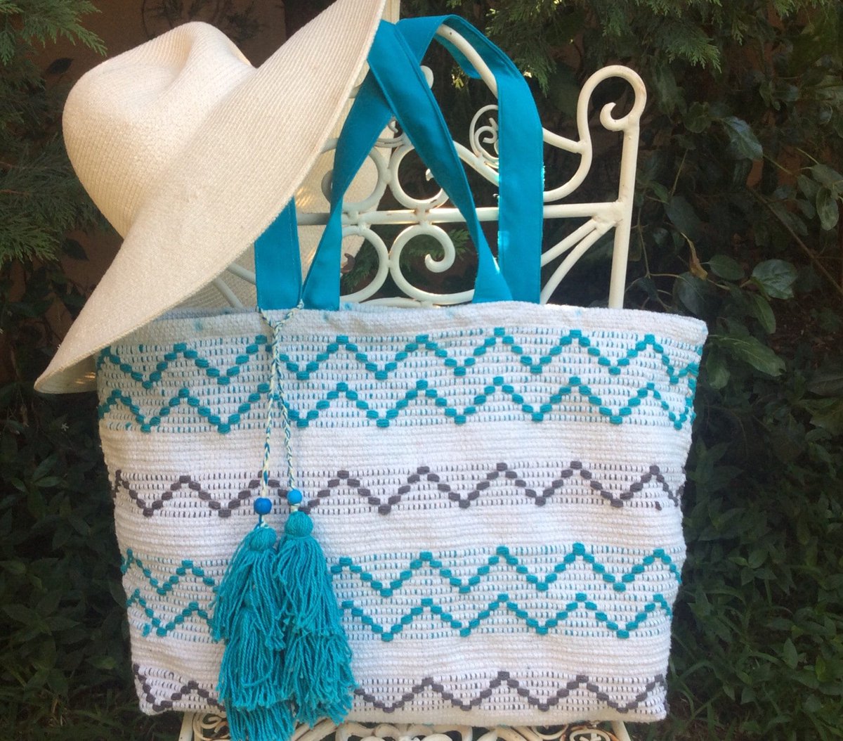 Carpet boho shoppers bag, Rag Rug Tote Bag, boho style , beach,shoulder bag, shopping, ALCYONE etsy.me/43l7uCB #blue #white #bohohippie #easter #shoppersbag #handmadecarpetbag #largeecofriendly #wovenbag #colorfulhippiebag