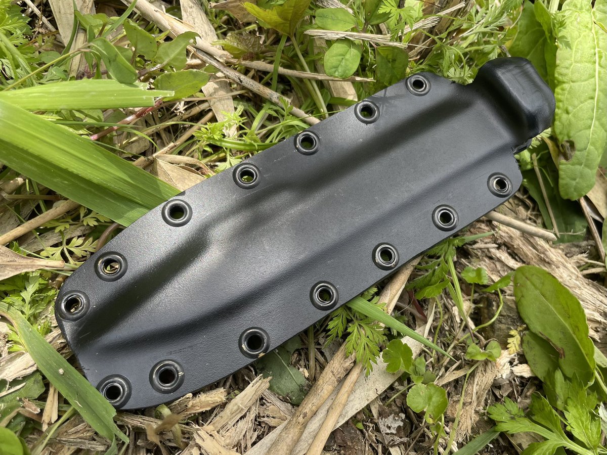 diytactics's tweet photo. カイデックスシース2型を作成しました。
持ち��の部分までカイデックスを被せたのでしっかりとホールドできます。しかしながらハトメの打ち付けはイマイチ上手くできません。
どなたか動画等で教えていただけないでしょうか？
#陸自装備
#カイデックス
#マトリックスアイダ https://t.co/0UKUY2Tppt