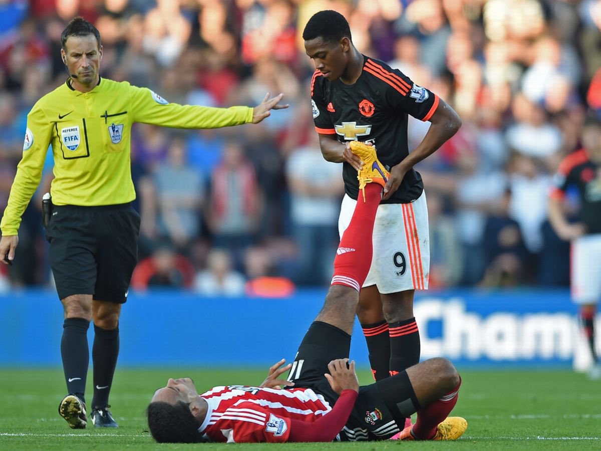 Agonaldinho's tweet photo. @UtdPlug Martial destroyed him too https://t.co/Z1jV79U0Gu