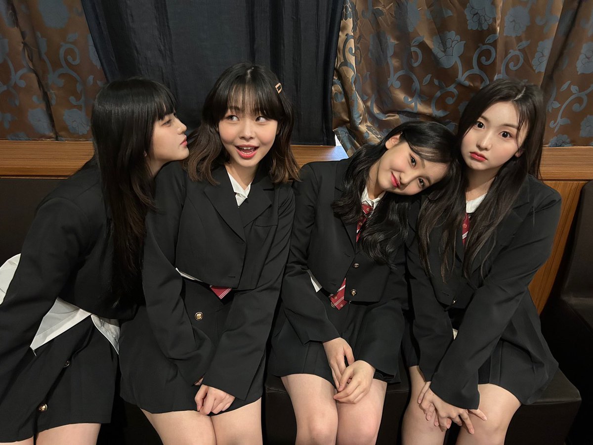 Busters_idol's tweet photo. 항상 같이 있어줘서 고마워😍🥰😘
버츄 최고야 👏❤️

#BUSTERS #버스터즈 #バスターズ 
#JIEUN #지은 #ジウン
#TAKARA #타카라 #タカラ
#MINJI #민지 #ミンジ 
#SEIRA #세이라 #セイラ https://t.co/Etfk2OlmGG