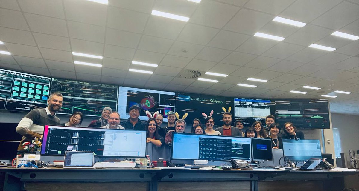 Stable Beams at the LHC during Easter weekend:  ALICE celebrates the recording of the first proton-proton collisions in 2023! 

The picture shows part of the crew that operated the experiment in the ALICE Run Control Centre at P2 during the Easter weekend.