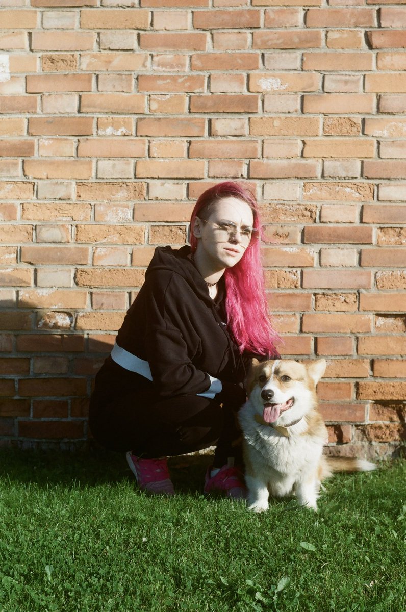 alonaobrant's tweet image. Если ты видишь это, то кинь фото себя, которое выглядит как обложка альбома

Я прям разрывалась между этими двумя, а потом подумала, а чего зачем?

1: 📷 @PandaInShell 
2: 📷 @strugatskaya_s