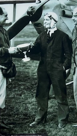galluspedals's tweet photo. Winnie Drinkwater, a pioneer aviator, was born at Waterfoot, East Renfrewshire on #onthisday in 1913. She developed an interest in flying at a young age and in 1930, aged 17, became the youngest person to hold a pilot's license and was the UK's first commercial pilot.(1/2) https://t.co/iyntzpEIZj