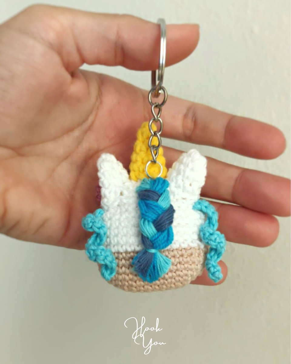 mdobleerre's tweet photo. Sé tú mism@ siempre, a no ser que puedas ser un unicornio. Entonces sé siempre un unicornio.🦄

📝 @nok_amigurumi (con alguna pequeña variación que me permití🤭)
🧶 @casasol_filicor
🛒 @stracciatelas

#HookYouCrafts #amigurumi #crochet #unicorn #keychain #cute #handmade #braid https://t.co/qG2W1xVrti