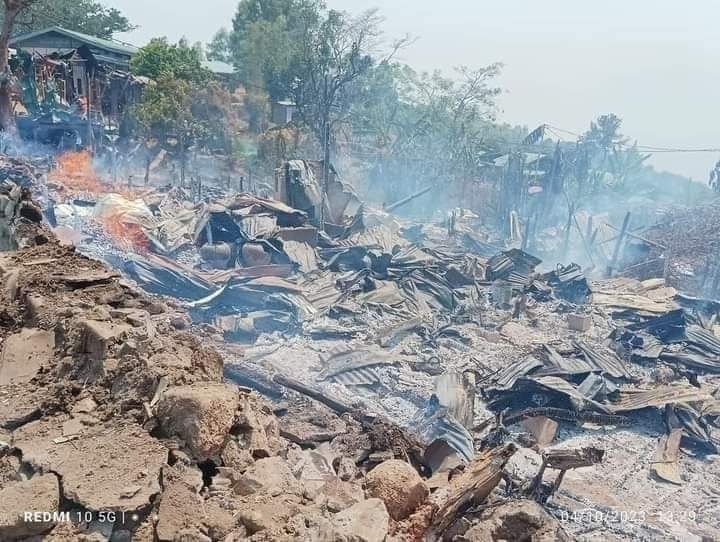 ဖလမ်းမြို့နယ် ဝေဘူလမြို့တွင် နွေရာသီကျမ်းစာသင်တန်း (Summer Camp ) ပြုလုပ်ရန် တဲထိုးနေသည့်နေရာ ဗုံးကြဲခံရ
===============

facebook.com/MizzimaDaily/p…

#mizzima
#ဝေဘူလမြို့
#နွေရာသီ
#ကျမ်းစာသင်တန်း
#ဗုံးကြဲ