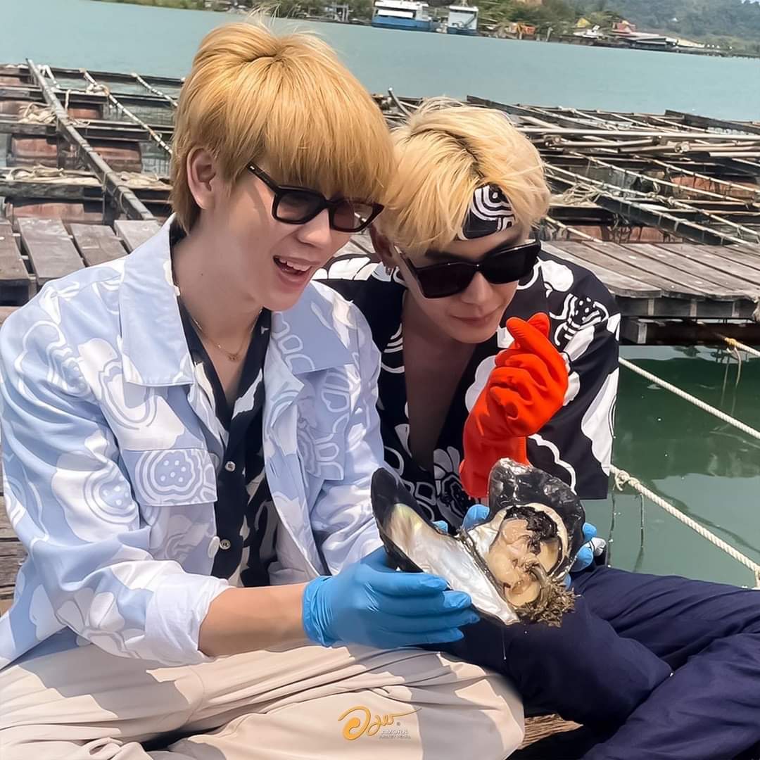 Nhy1412's tweet photo. Bỏ điện thoại xuống là OTP đi hưởng tuần trăng mật liền =]]] Cứ bên cạnh Prem là chủ tichu tươi không cần tưới liền =]]] thấy cưng dễ sợ❤️🥦🫶 https://t.co/TaQybZkLNh
