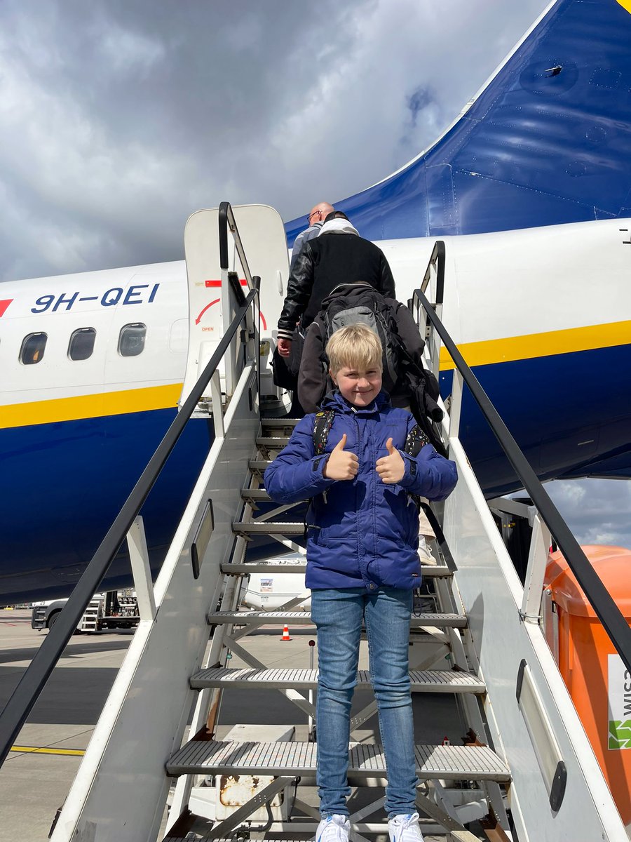 EigenwijzeTine's tweet photo. And we’re off 🛫 #wereoff #adventureawaits https://t.co/as5w4AgdOi