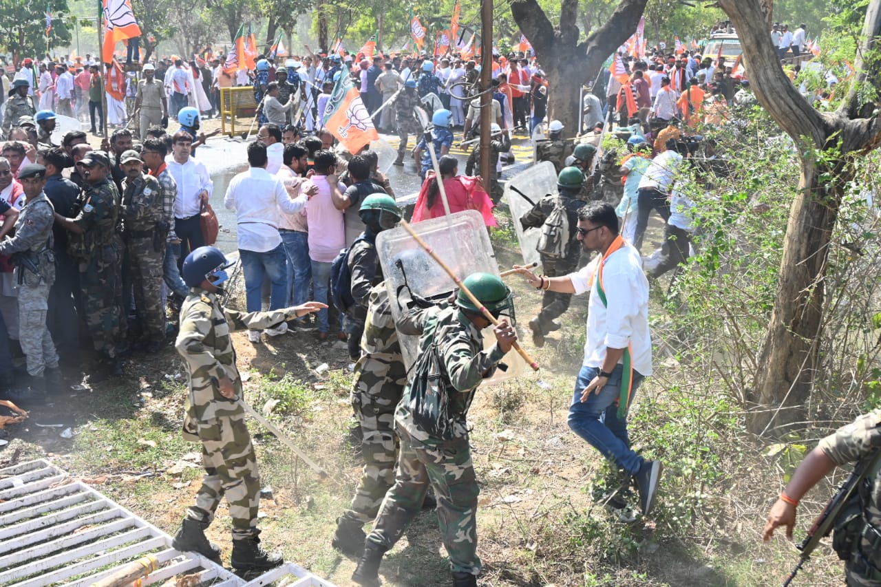 बैरिकेडिंग ब्रेक, लाठीचार्ज, आंसू गैस, वाटर कैनन, MP संजय सेठ जख्मी, कई बीजेपी सांसद-विधायक हिरासत में…- Barricading break, lathicharge, tear gas, water cannon, MP Sanjay Seth injured, many BJP MP-MLAs in custody…