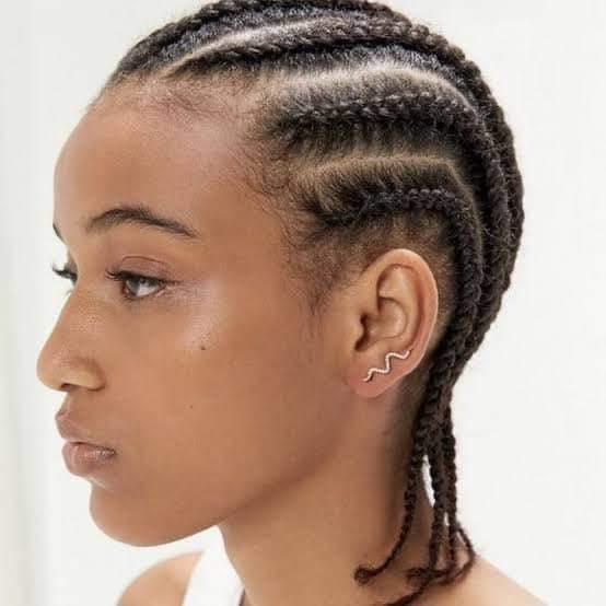 bolajiayo's tweet photo. Good morning Friends.

Just this hairstyle, then add small sense, so many men are good to go.*

No be to carry 500k weavon for empty head.*🤔 

This message is sponsored by the Association of Serious Men 😂😂😂😂!!!

Have a nice day ahead https://t.co/oU1rgrExDg