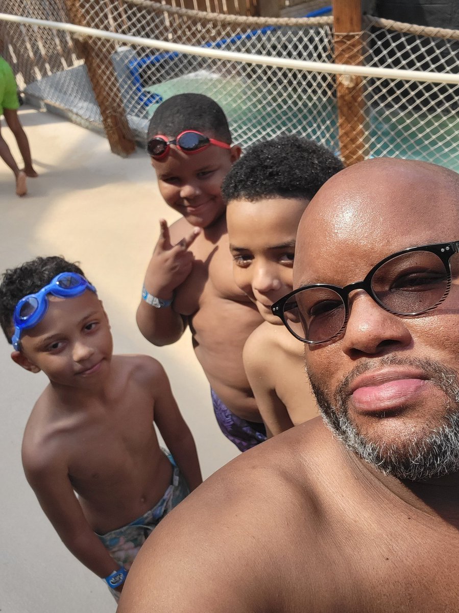 fefe704's tweet photo. We had the most amazing time at Masanutten. Our house we rented came with a game room. The kids absolutely loved it. We will definitely go back this summer. #SpringBreak https://t.co/V91Ww0SijP