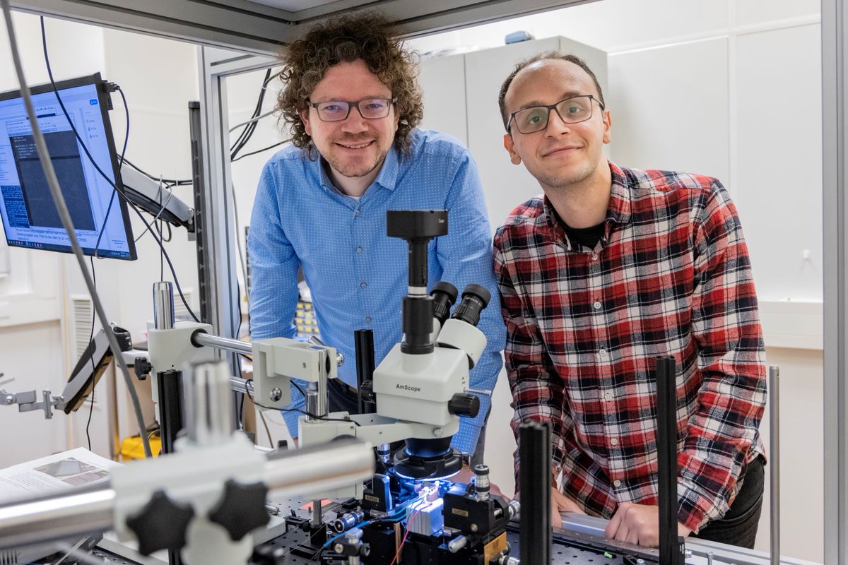 exc_phoenixd's tweet photo. #PhoenixD member @KuesMichael @UniHannover and @Tuvnord want to jointly develop a highly integrated #quantum #light source for generating #quantumkeys, allowing tap-proof satellite communication over 1,000 km: https://t.co/u31LzHvwgq @QF_Cluster @cui_unihh @MCQST_cluster @ct_qmat https://t.co/jp2g2JyaFp