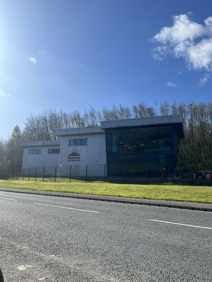 MISF1TSPODCAST's tweet photo. Ever wondered what happened to Virgin Racing/Marussia/Manor GP? Well, their old headquarters are located in my hometown. I’ve driven by today to check it out…
#F1 | #F1Throwback | #VirginRacing | #Marussia | #ManorGP |#f1twt https://t.co/4jrFoE6OXD