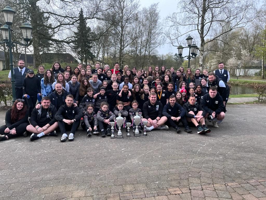 A massive congratulations to all the MK Dons RTC girls who went on tour to Holland 🇳🇱this weekend with every team bringing back Trophies🏆🏆🏆🏆🏆

#makingmemories #womensfootballweekend #futurelionesses #football #girls #MKDons