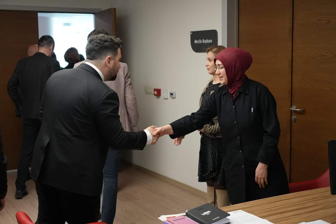 BasaltinOnur's tweet photo. Bugün Uşak Ticaret ve Sanayi Odasını ziyaret ettik sayın Selim Kandemir'e misafirperverliği için çok teşekkür ederim.
#Uşak
#UTSO
#İYİParti
#Azkaldı https://t.co/8ypb0CnkKL
