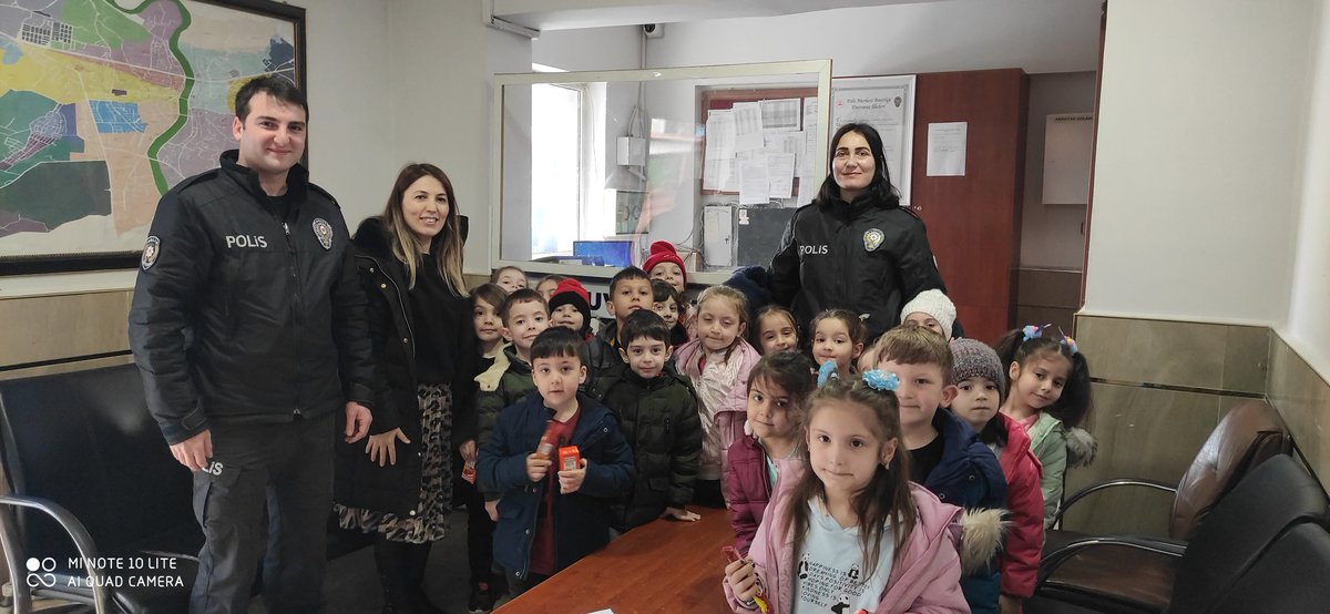 sencan_sevil's tweet photo. Polis haftası kutlu olsun 🇹🇷🇹🇷
#polishaftası 
@AkifCarsamba @carsambamem @muratagar60 @samsunarge @samsunmem @AliIsyapan @tcmeb @MustafaOzdmr55 https://t.co/idm3TTgGyT