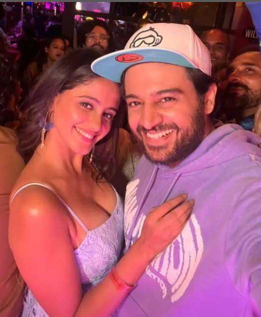 BtownKi's tweet photo. Ayesha at Rupali birthday party😍❤️
#AyeshaSingh
#ayeshasinghforever #ayeshasingh19 #ayeshian #ayeshians #loveforayeshasingh #meriayeshu #ayeshasinghfangirl💜 #ayeshasinghhits1mil #ayeshasinghwinninghearts #ayeshasinghrulinghearts #7yearsofayeshasingh https://t.co/Z4SXFttDdt