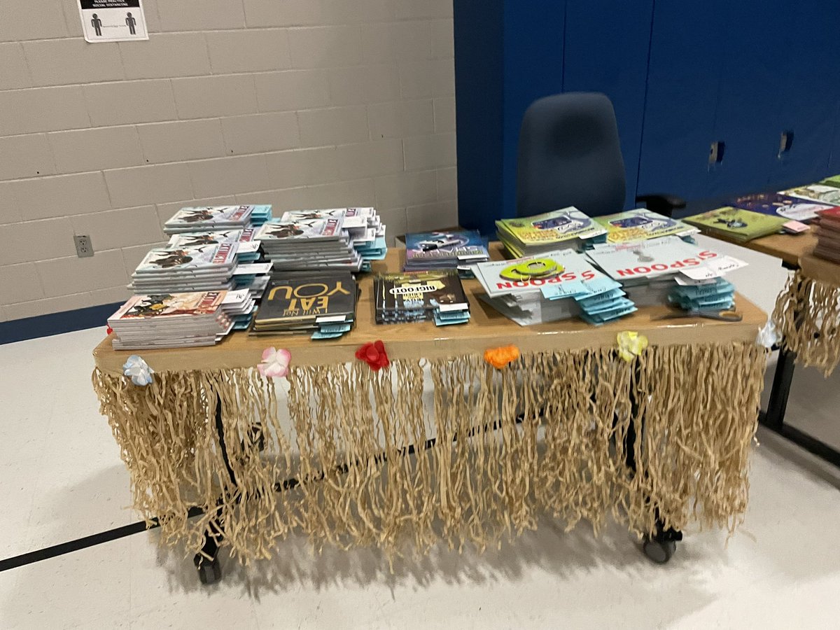 WESTEACH2's tweet photo. @CoachGraup Can’t wait for the kids to get their book!! It was a magical day!!@WES__Sweet ❤️📚❤️ https://t.co/zSfi8BLGLG