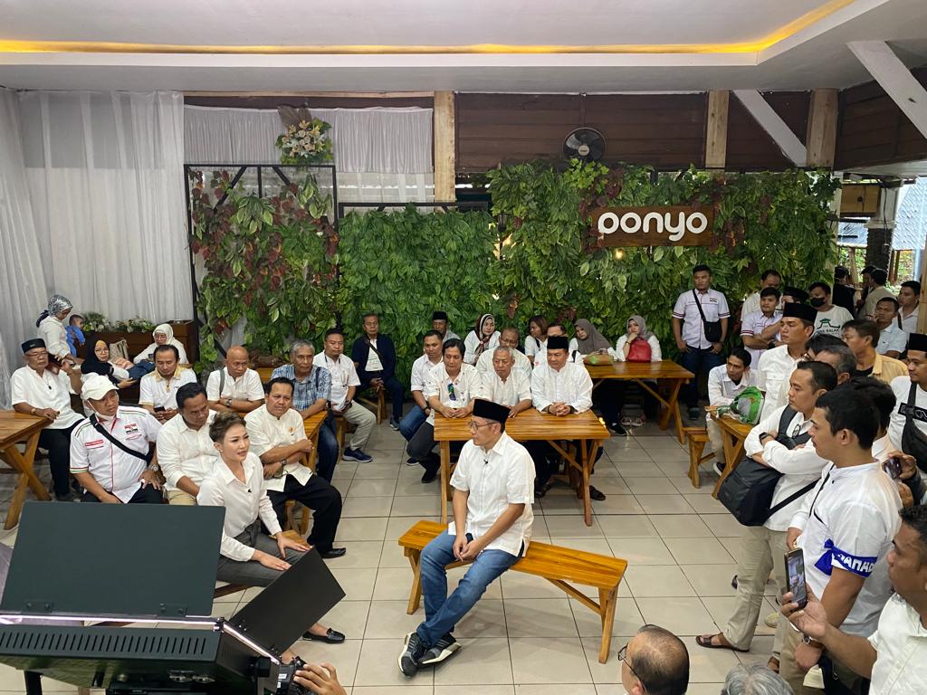 ANAS URBANINGRUM: KALIAN GAGAL MEMUSNAHKAN SAYA!

Setelah dikriminalisasi oleh Susilo Bambang Yudhoyono lewat kasus Hambalang, akhirnya Anas Urbaningrum bebas. Mantan politisi Partai Demokrat itu berjanji akan membuka teka-teki konfliknya dengan SBY.