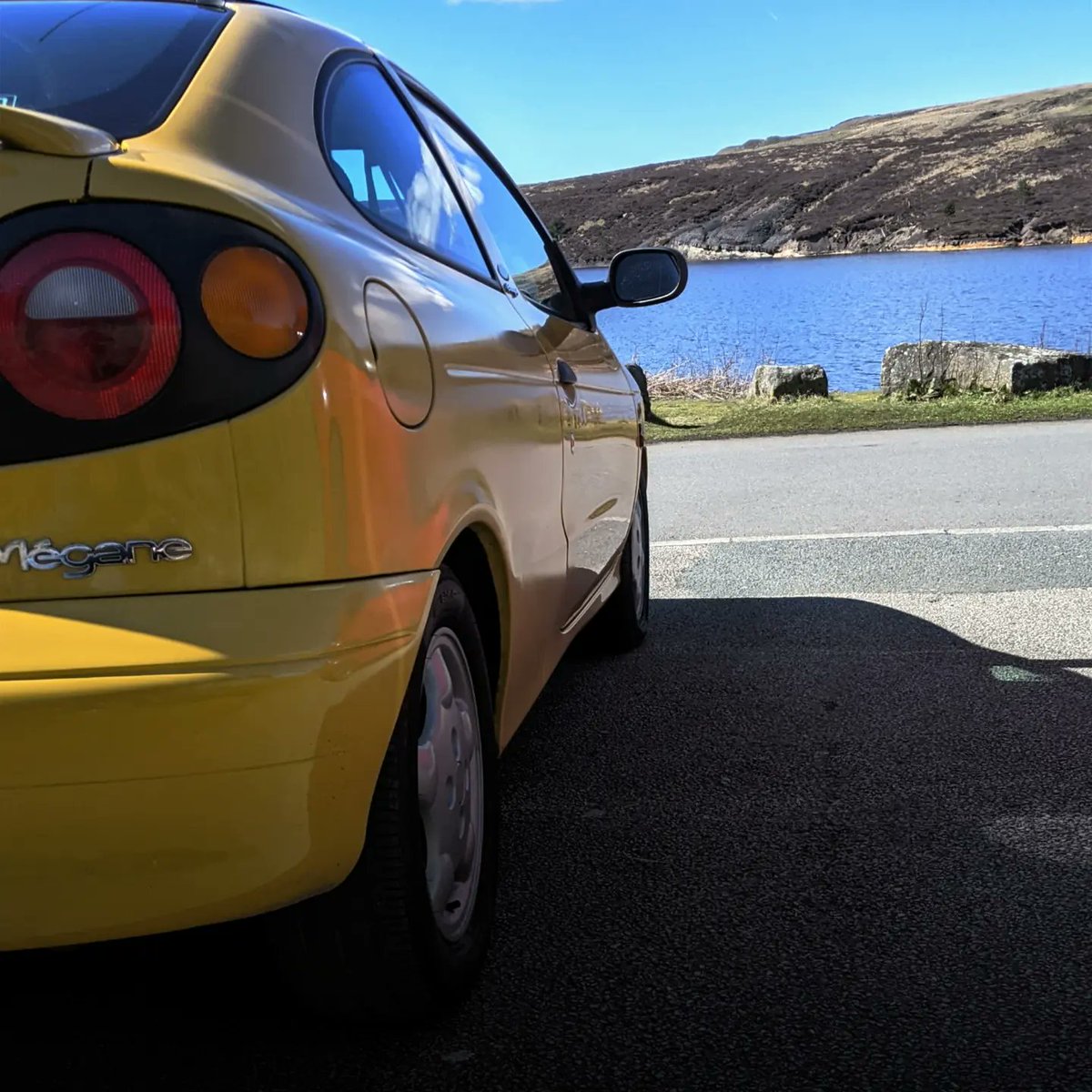 MarkOnMotoring's tweet photo. Easter weekend is now just a memory but I certainly had a good Friday.
#meganecoupe #retrorenault #youngtimer #weirdcartwitter #peakdistrict #woodheadpass #Renault #renaultsport #builttobedriven #vilvoorderenault #vilvoordemegane https://t.co/E4ng0HY0bv