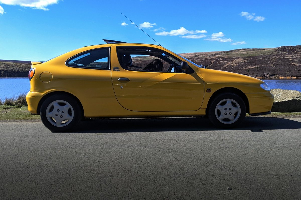 MarkOnMotoring's tweet photo. Easter weekend is now just a memory but I certainly had a good Friday.
#meganecoupe #retrorenault #youngtimer #weirdcartwitter #peakdistrict #woodheadpass #Renault #renaultsport #builttobedriven #vilvoorderenault #vilvoordemegane https://t.co/E4ng0HY0bv