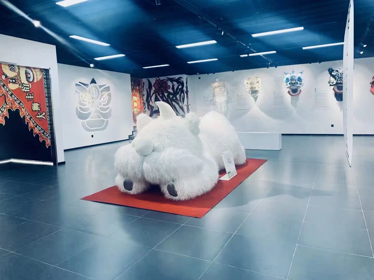 #Universal Lion  #万物狮想 #万物狮想【甜狮狮】 
It is another power of protection, which is gentle, warm, and healing.
It follows along with your life, making every bitter experience a part of achieving the purest sweetness. 
It transforms every departure into an act of love, and