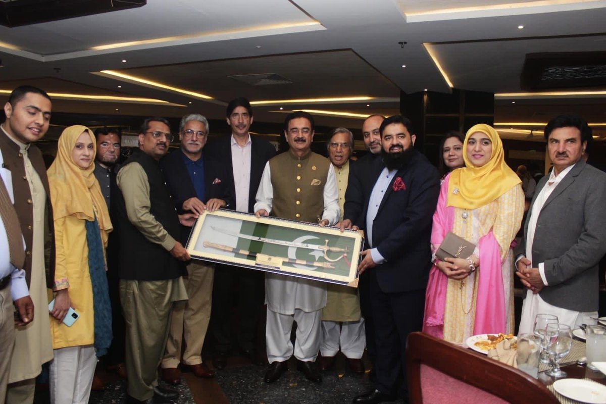 USKT_1's tweet photo. Mr. Faisal Manzoor (Chairman, University of Sialkot) and Mr. Muhammad Rehan Younas (President, IISAT University Gujranwala) presented a souvenir to Prof. Dr. Muhammad Ali Shah (Former Vice Chancellor, QAU, Former Vice Chancellor, GCU Faisalabad and + https://t.co/OIdWBL1aZw