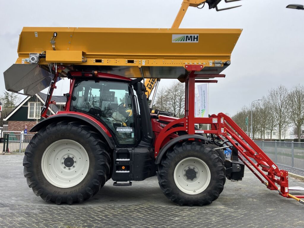 MH_Hoofddorp's tweet photo. M.H. Frontlader/Bunkerdak combinatie afgeleverd - https://t.co/40J7PGtsAH https://t.co/uK27b3caZd