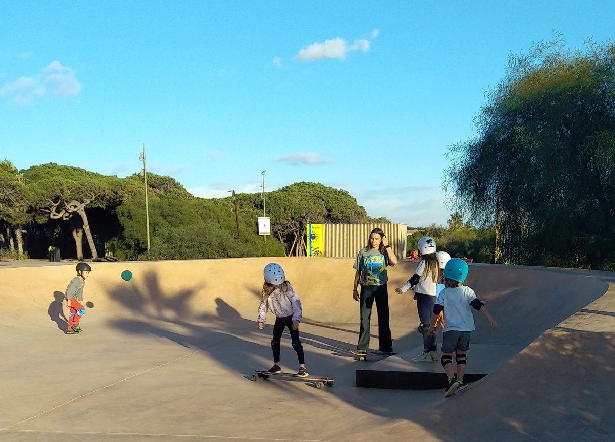 Avui és dia d'extraescolars de skate, us esperem a les 16h al skatepark de Gavà. 🛹🤙

👉 Info al 639649569 o info@hacialesup.com

#haciaelsup #skatebarcelona #Gava #castelldefels #garraf #sitges #barcelona
